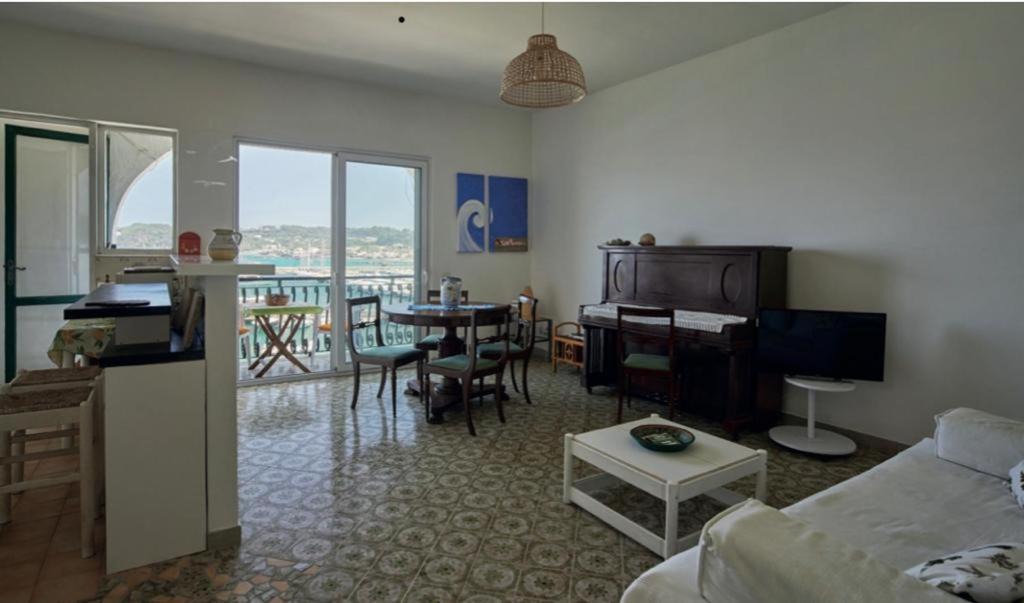 Photo of Livingroom in Forio