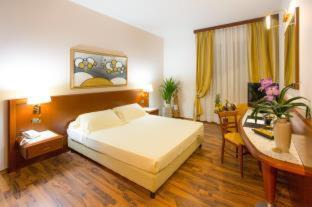 Photo of Bedroom in Roges