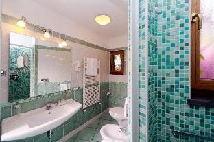 Photo of Bathroom in Ischia Porto
