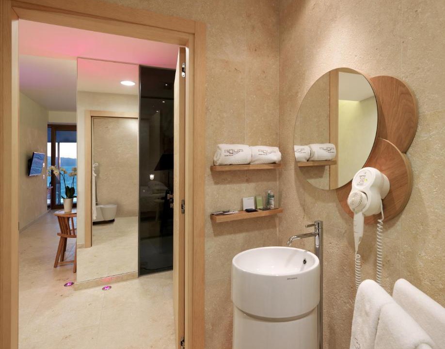 Photo of Bathroom in Meta