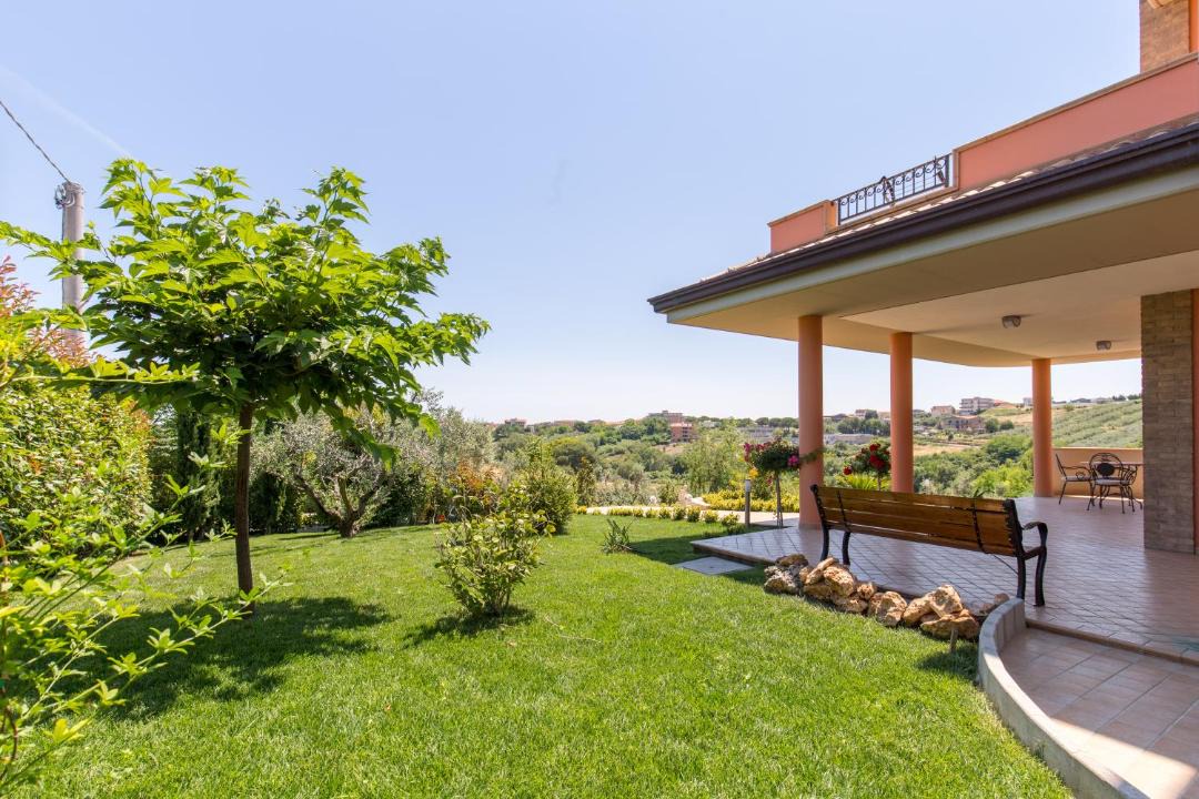 Photo of Others in Vasto