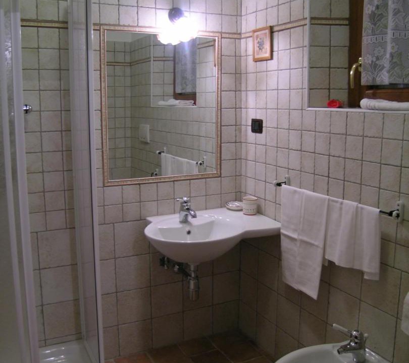 Photo of Bathroom in Villetta Barrea