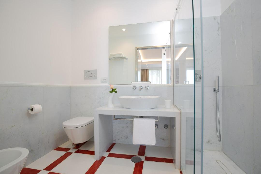 Photo of Bathroom in Sirenuse