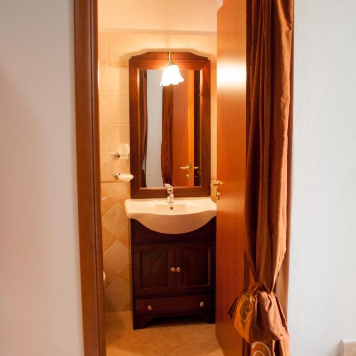 Photo of Bathroom in Laino Borgo