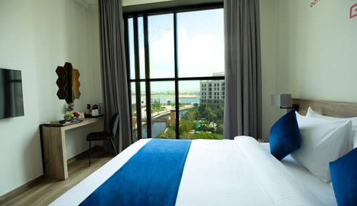 Deluxe Double Room, 1 King Bed  (includes 25% off F&B)