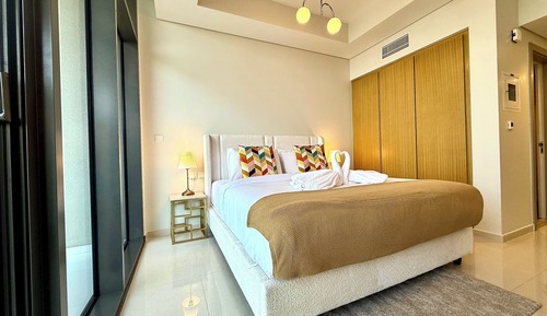 Superior Studio Suite, City View