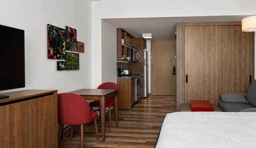 Studio Suite, 1 King Bed, Kitchen