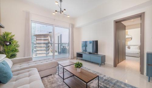 One-Bedroom Apartment with Balcony
