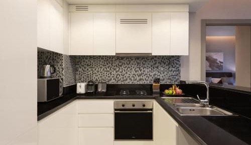 Two Bedroom City View With kitchenette - Free Bus service to Dubai Mall Metro Station