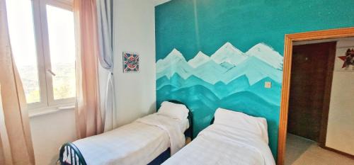 Double or Twin Room with Mountain View