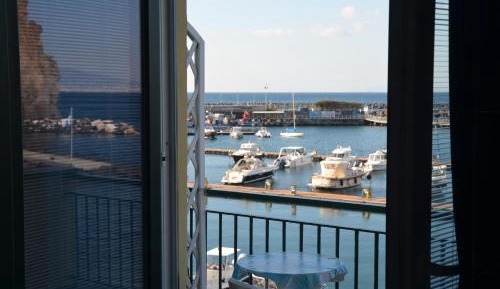 Two-Bedroom Deluxe Apartment with Balcony