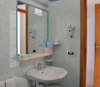 Standard Twin Room with Sea View