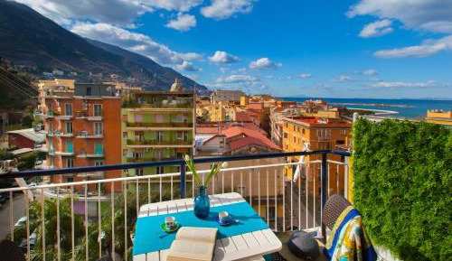 Deluxe One-Bedroom Apartment with Ocean View