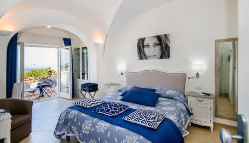 Deluxe Double Room with Balcony and Sea View