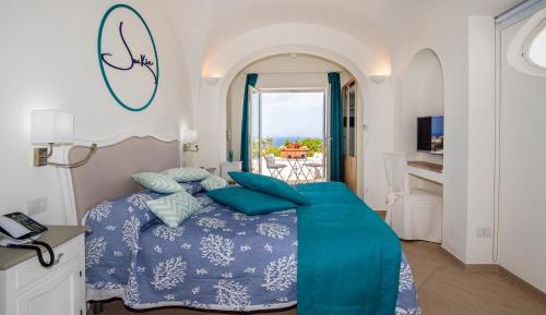 Deluxe Double Room with Balcony and Sea View