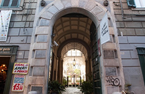 Historical Center Hotel | Hotel Piazza Bellini & Apartments
