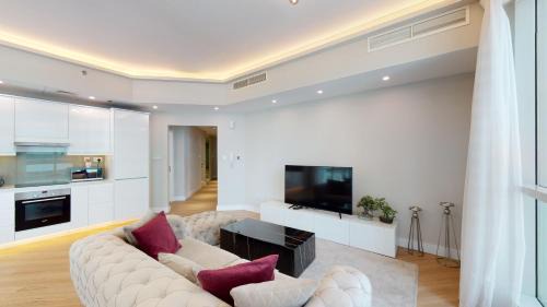 Dubai Marina Apartment | Key View - Torch Tower