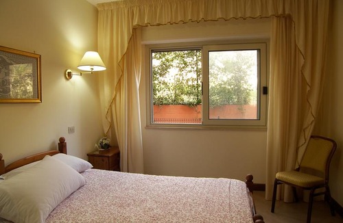 Sant'Elia Fiumerapido Hotel | Villa des Reves Room for 3 in The Green Near Montecassino