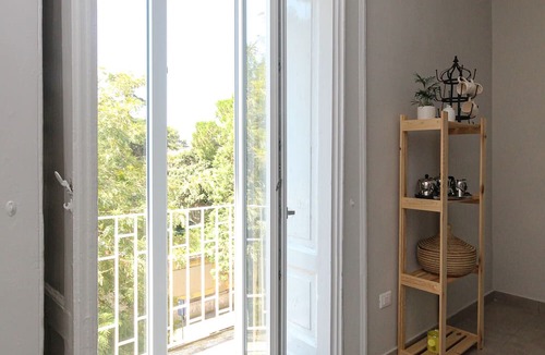 Centro Storico House | Holiday Home 'Appartamento Carolina' with Shared Terrace, Wi-Fi and Air Conditioning