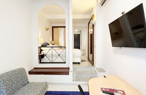 Chiesa Nuova House | Stanza Familiare in Hotel del Centro di Positano