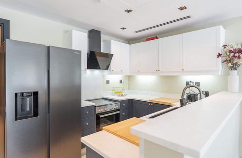 Jumeirah Village Triangle House | Stunning villa that sleeps 7 in JVT!