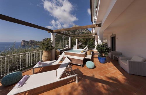 Marina del Cantone Villa | My Rental Homes - Villa Avion with Jacuzzi hot tub and a wonderful sea view