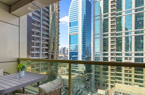 Jumeirah Lake Towers Apartment | Stylish 1 Bedroom near metro station in JLT