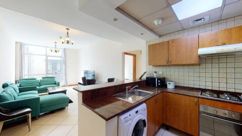Dubai Marina Apartment | Key View - Marina Diamond 4
