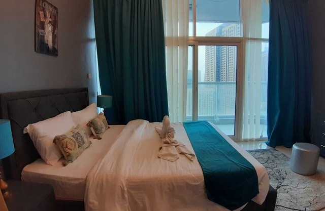 Deluxe 2 bedroom apartment with full marina view