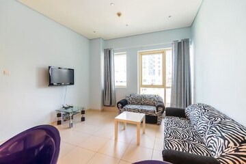 203 Royal Oceanic · Lovely One Bedroom in the Marina