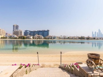 Luxurious 6 bedrooms Villa in Palm Jumeirah