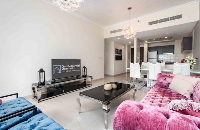 Quintessential Quarters - Breathtaking 29th Floor Views